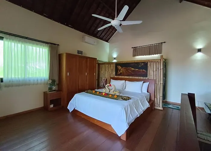 Cand Villa *